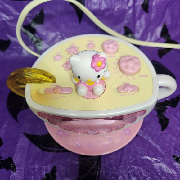 Hello Kitty teacup Alarm Clock with FM/AM radio - Picture 2 of 3